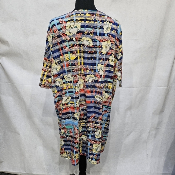 Lularoe Irma Bright Floral Tunic 73% Polyester 23% Rayon 4% Spandex Size M - Picture 4 of 7